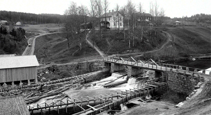 Bron och kvarnbacken vid Kölaälven Skönnerud, 1907