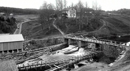 Bron och kvarnbacken vid Kölaälven Skönnerud, 1907
