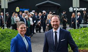Historisk invigning p&#229; gr&#228;nsen och kungligt bes&#246;k