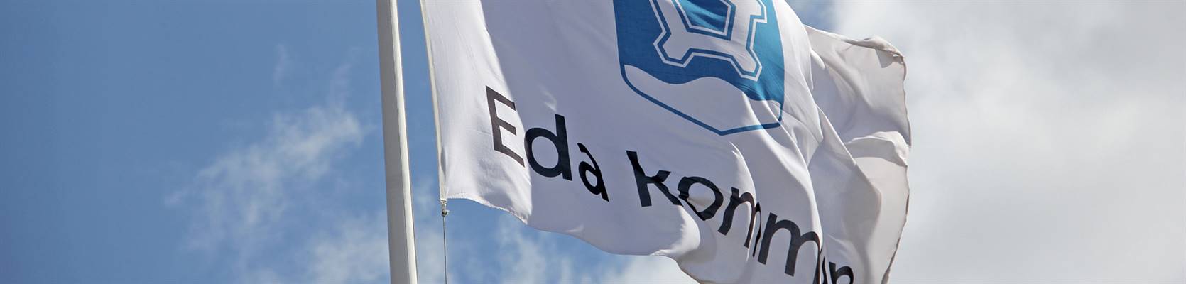 Flagga med Eda kommuns logotype