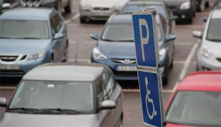 Bilar på parkering