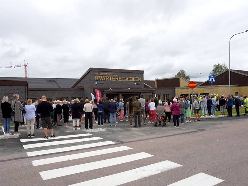 Invigning Violen_publik.jpg